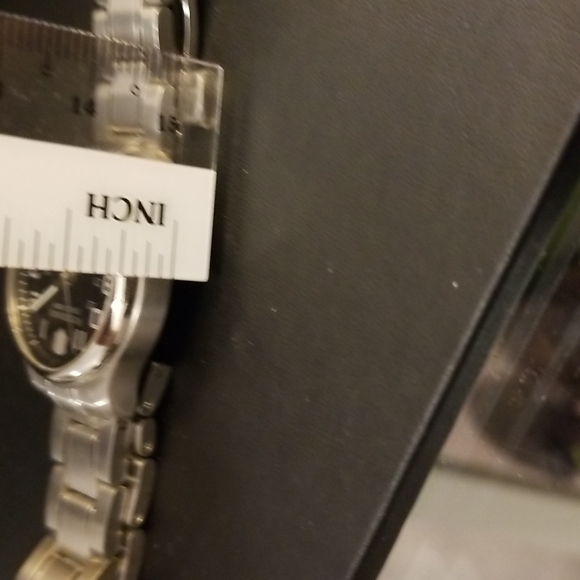 Swiss Army women watch. New with original tag and box. Stainless steel. - Picture 4 of 6